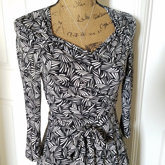 MY MICHELLE Black & white faux wrap dress neckline detail flattering Sm EUC - Picture 8 of 8